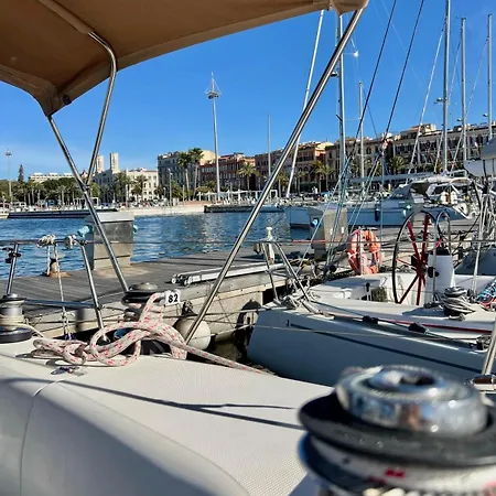 Boat & Breakfast Atlas Center 船上ホテル カリアリ
