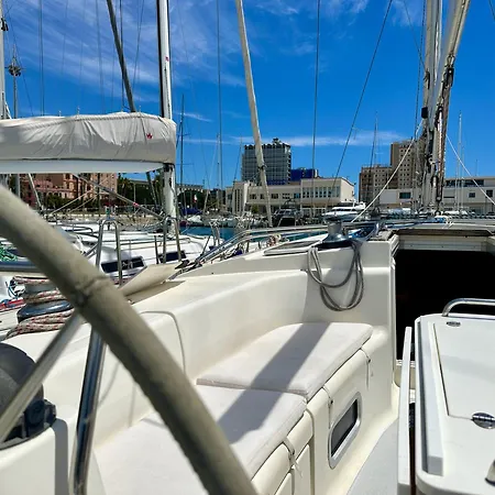 Boat & Breakfast Atlas Center * カリアリ
