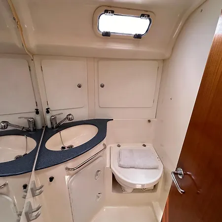 Boat & Breakfast Atlas Center * カリアリ